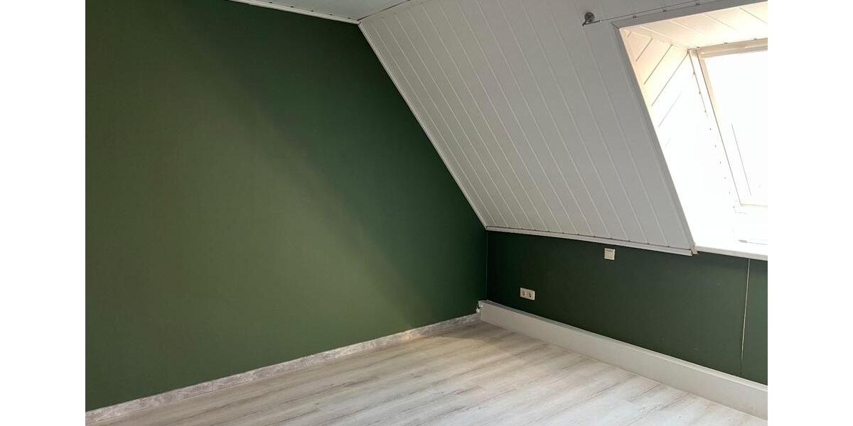 Dachgeschoßwohnung Geseke - 6 Zimmer, 180 m&sup2;, 890&euro; | Angebot:26461476