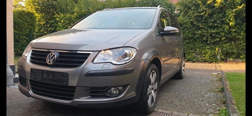 VW Touran 210.000 km 7.950 &euro; Paderborn 33106