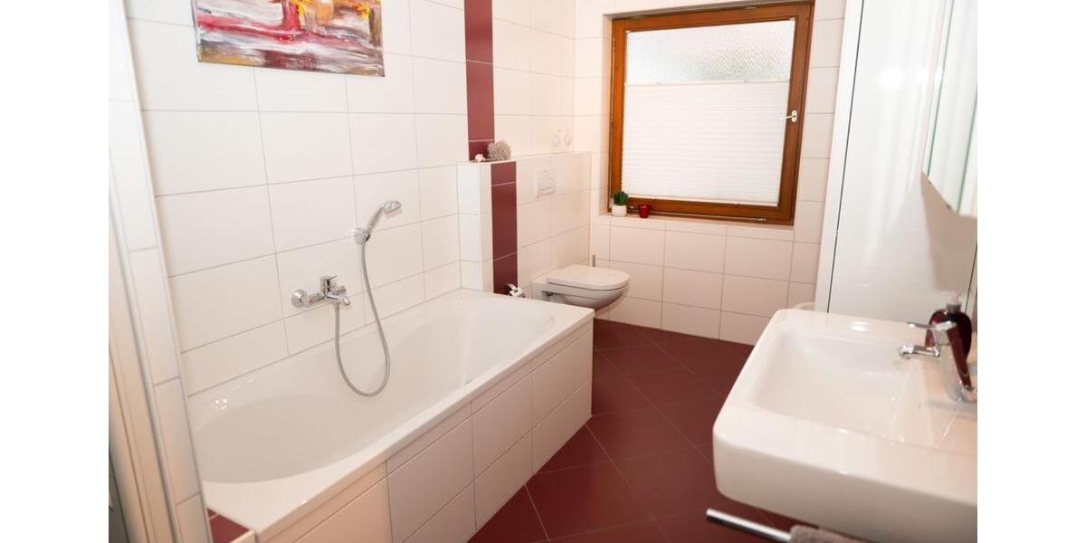 Einfamilienhaus Bad Wünnenberg - 14 Zimmer, 330 m&sup2;, 420.000&euro; | Angebot:24292514