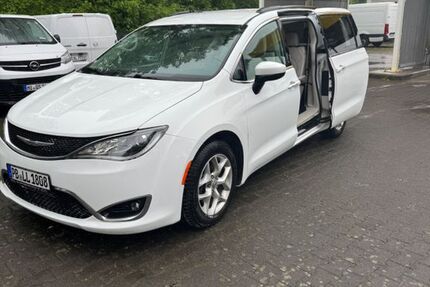 Chrysler Pacifica 136.000 km 17.499 &euro; Borchen 33178