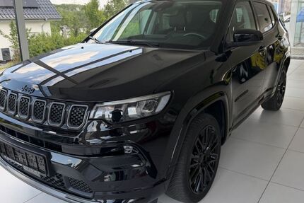 Jeep Compass 25.071 km 23.490 &euro; Büren-Steinhausen 33142