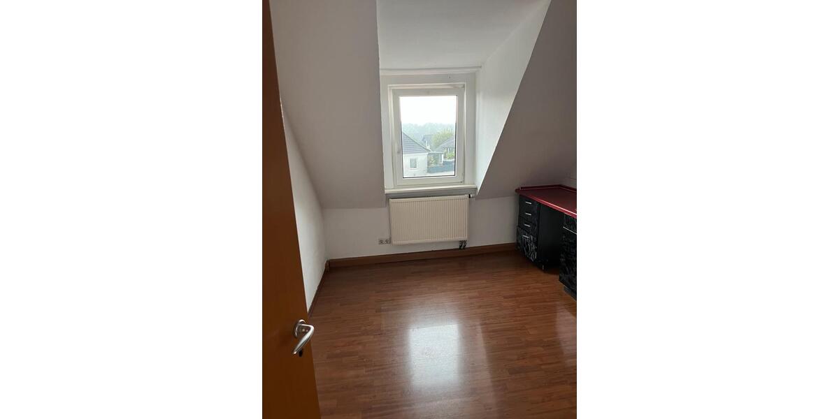 Dachgeschoßwohnung Hövelhof - 3 Zimmer, 100 m&sup2;, 800&euro; | Angebot:25838656