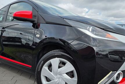 Toyota Aygo (X) 49.000 km 8.444 &euro; Paderborn 33102