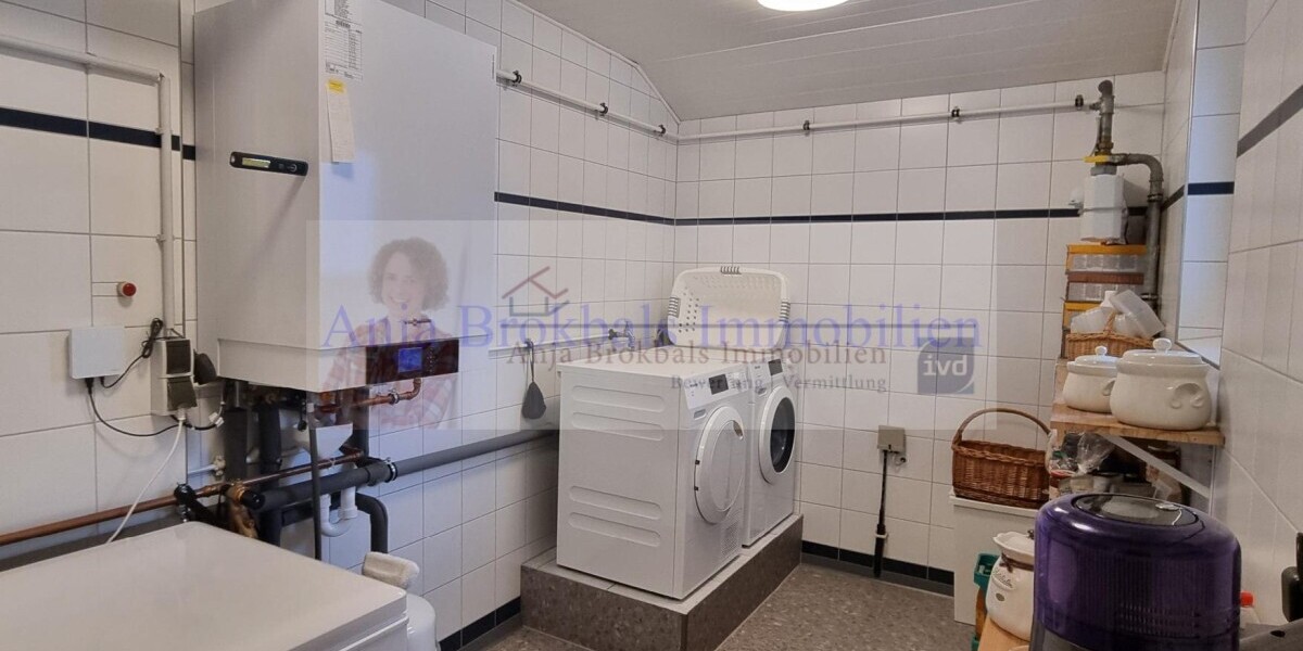 Ebenerdig, umfangreich modernisiert, TOP gepflegt, 2 Garagen - provisionsfrei für Käufer - Einfamilienhaus Rheda-Wiedenbrück Wiedenbrück | Angebot:26102822